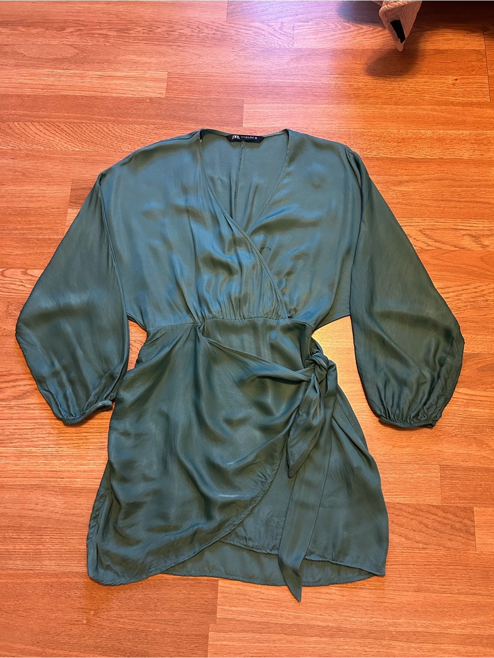 Zara Green Wrap Dress with Tie Waist long sleeve .Size Small